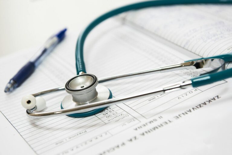 Badania lekarskie: kluczowy element dbałości o zdrowie pracowników